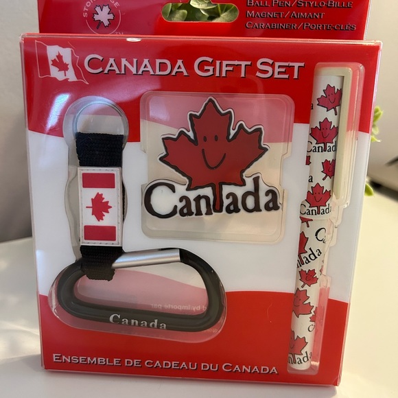 Canada gift set, pen, key chain, magnet - Picture 4 of 6